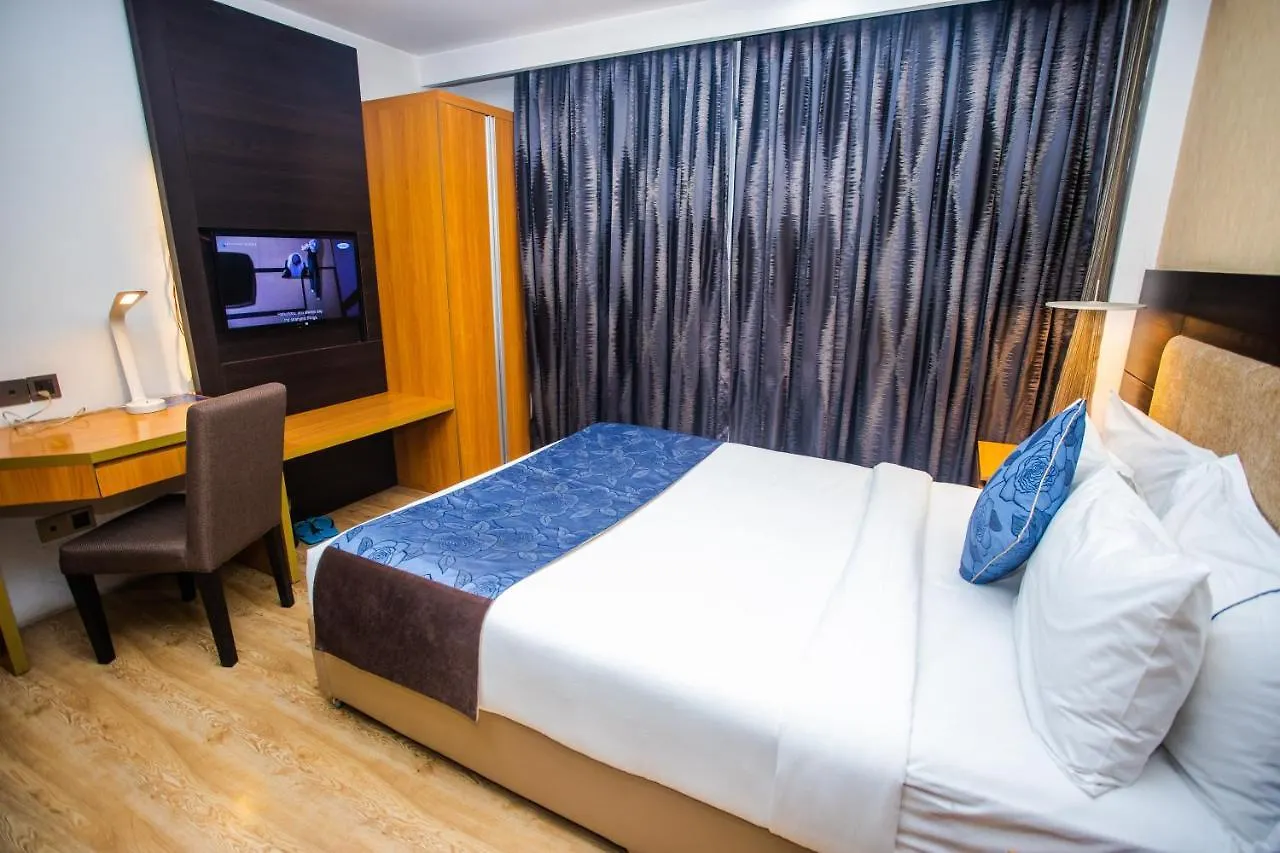Days Hotel Dhaka 4*,