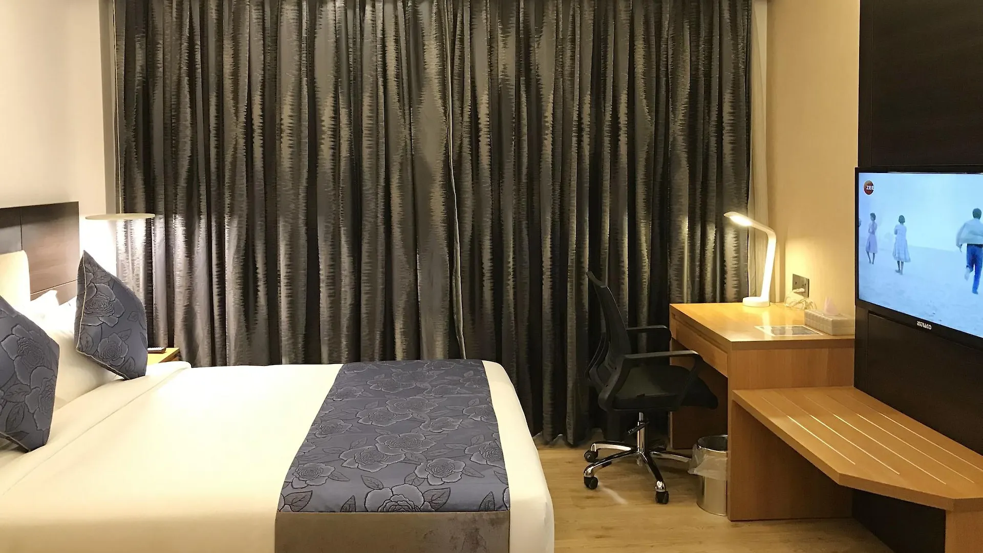 Days Hotel Dhaka 4*,