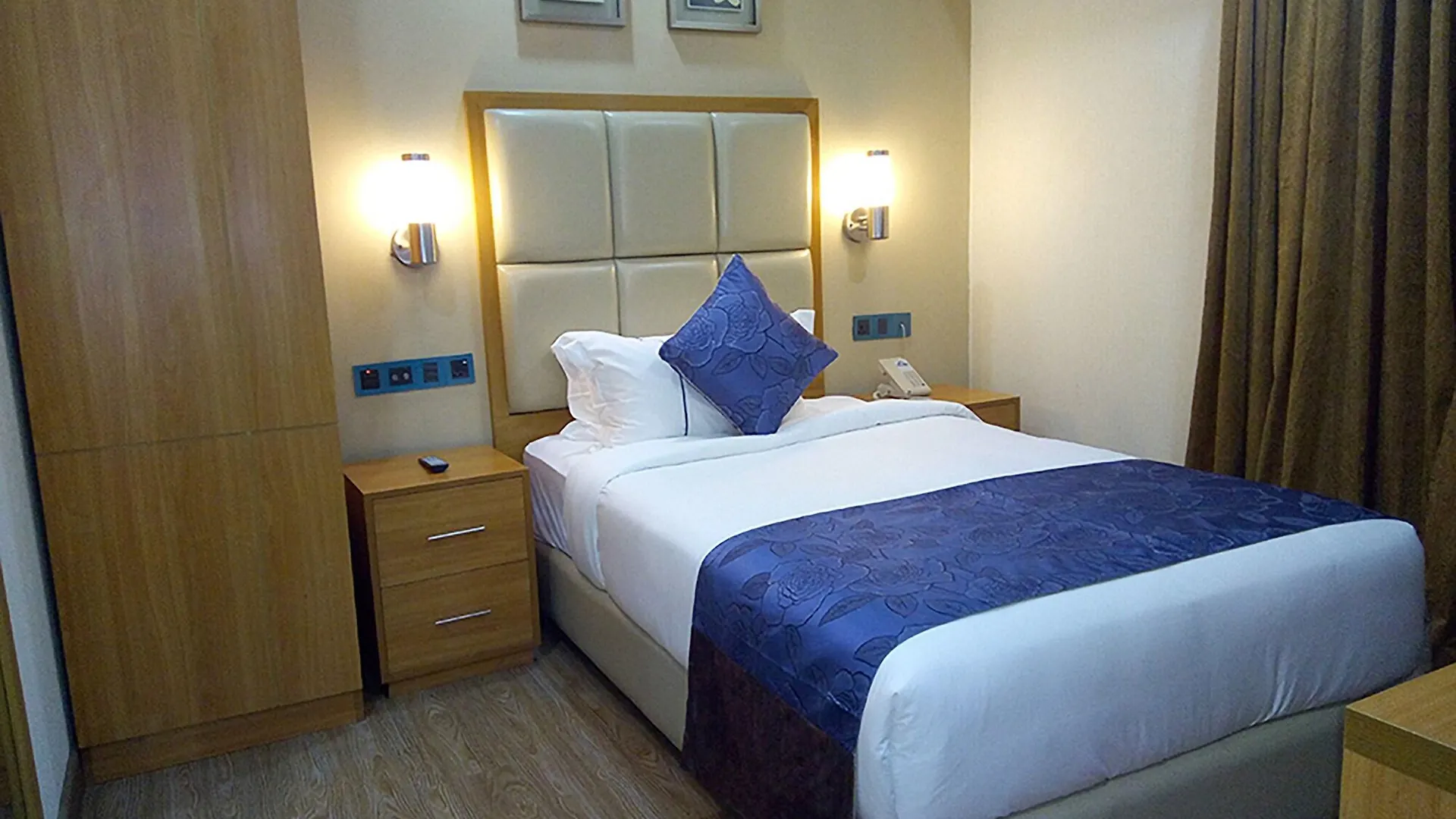 Days Hotel Dhaka 4*,