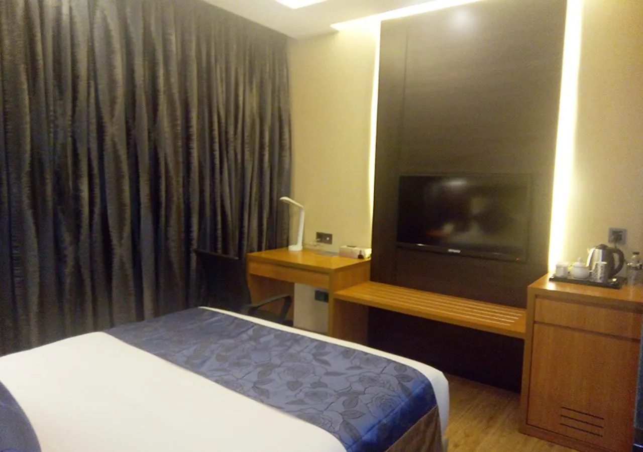 Days Hotel Dhaka 4*,