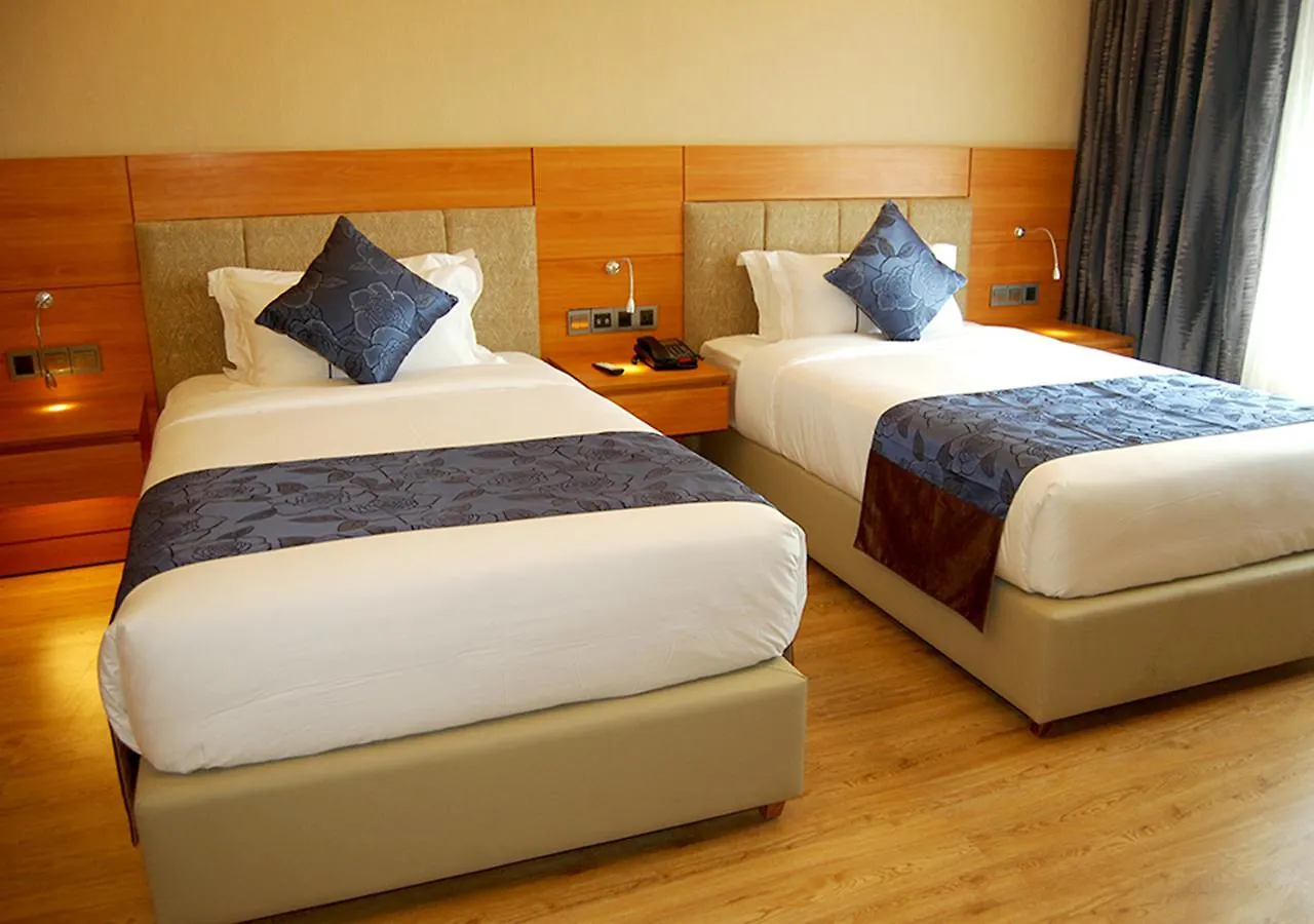 Days Hotel Dhaka 4*,