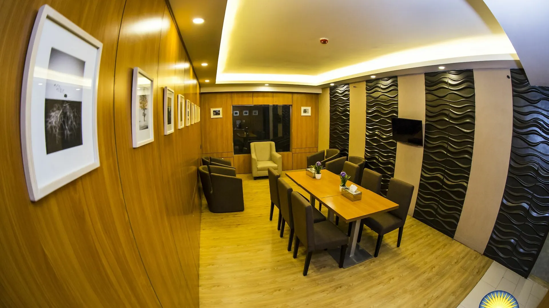 Days Hotel Dháka