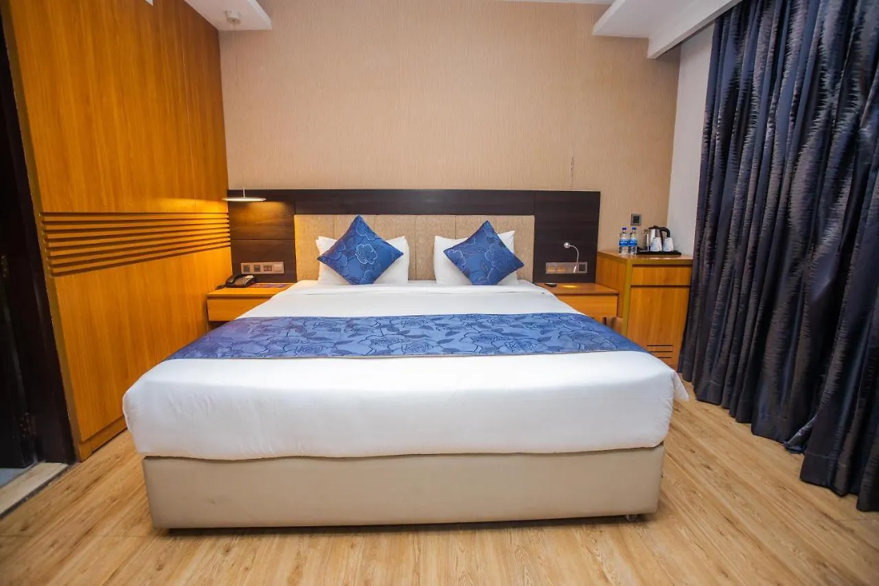 Days Hotel Dhaka 4*,