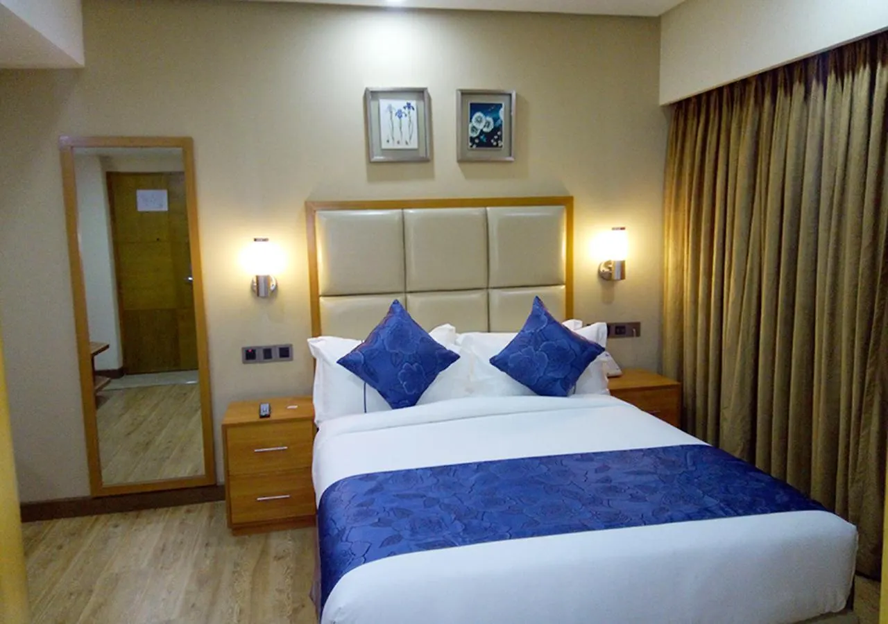Days Hotel Dhaka 4*,